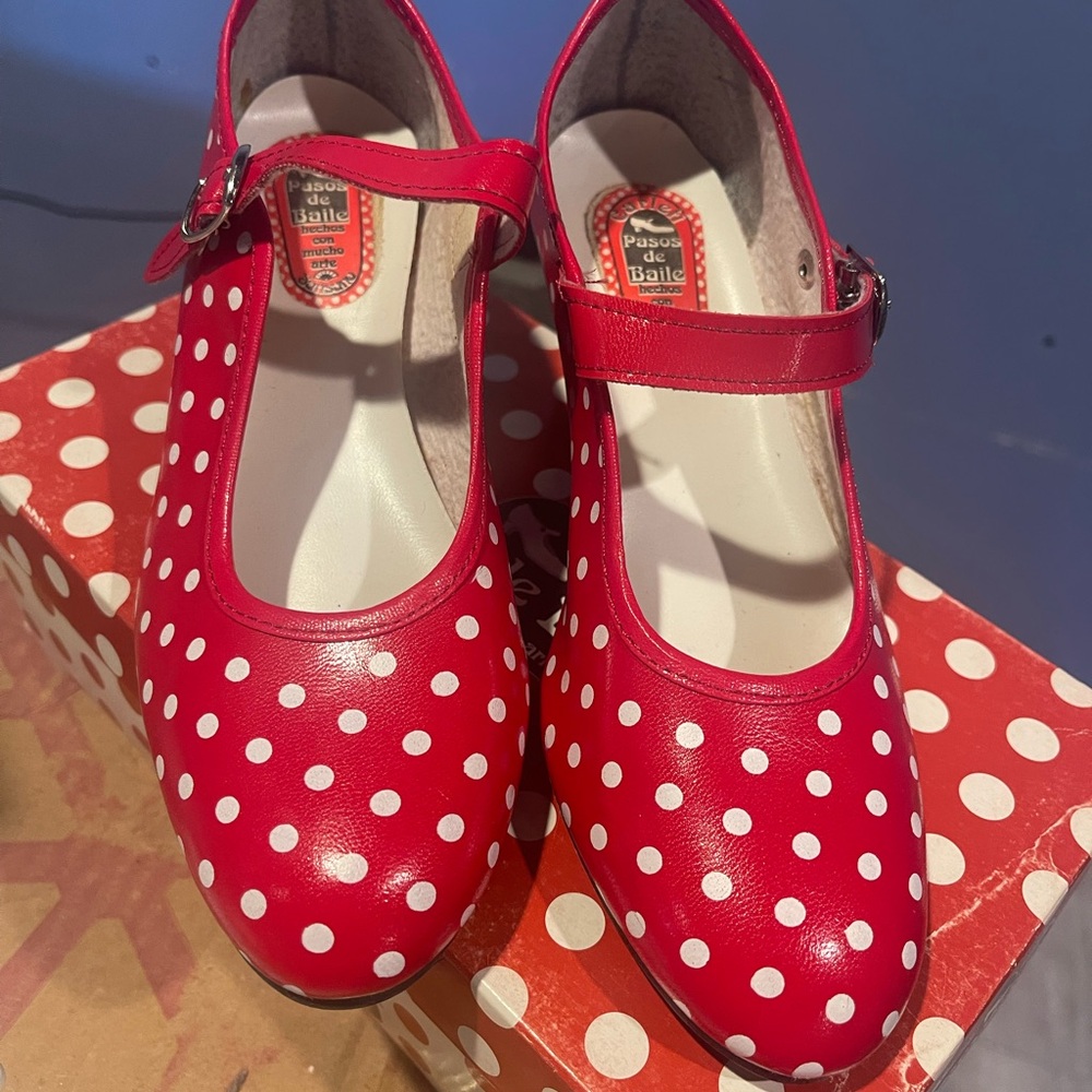 Red Polka Dot Flamenco Dance Shoes 💃 - Picture 2 of 11